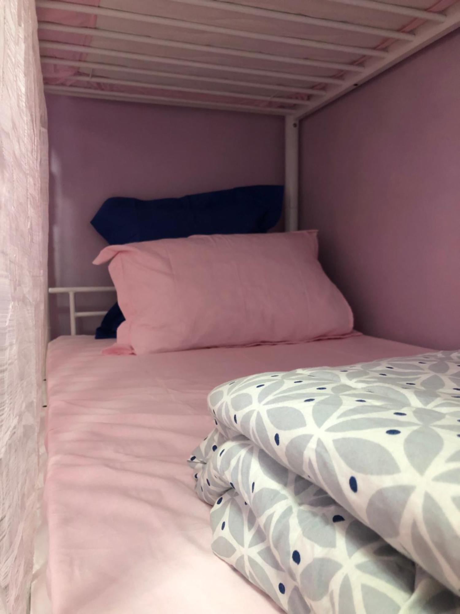 Female-Dortoir Femme -Dorm Shared Room Paris Бобини Екстериор снимка