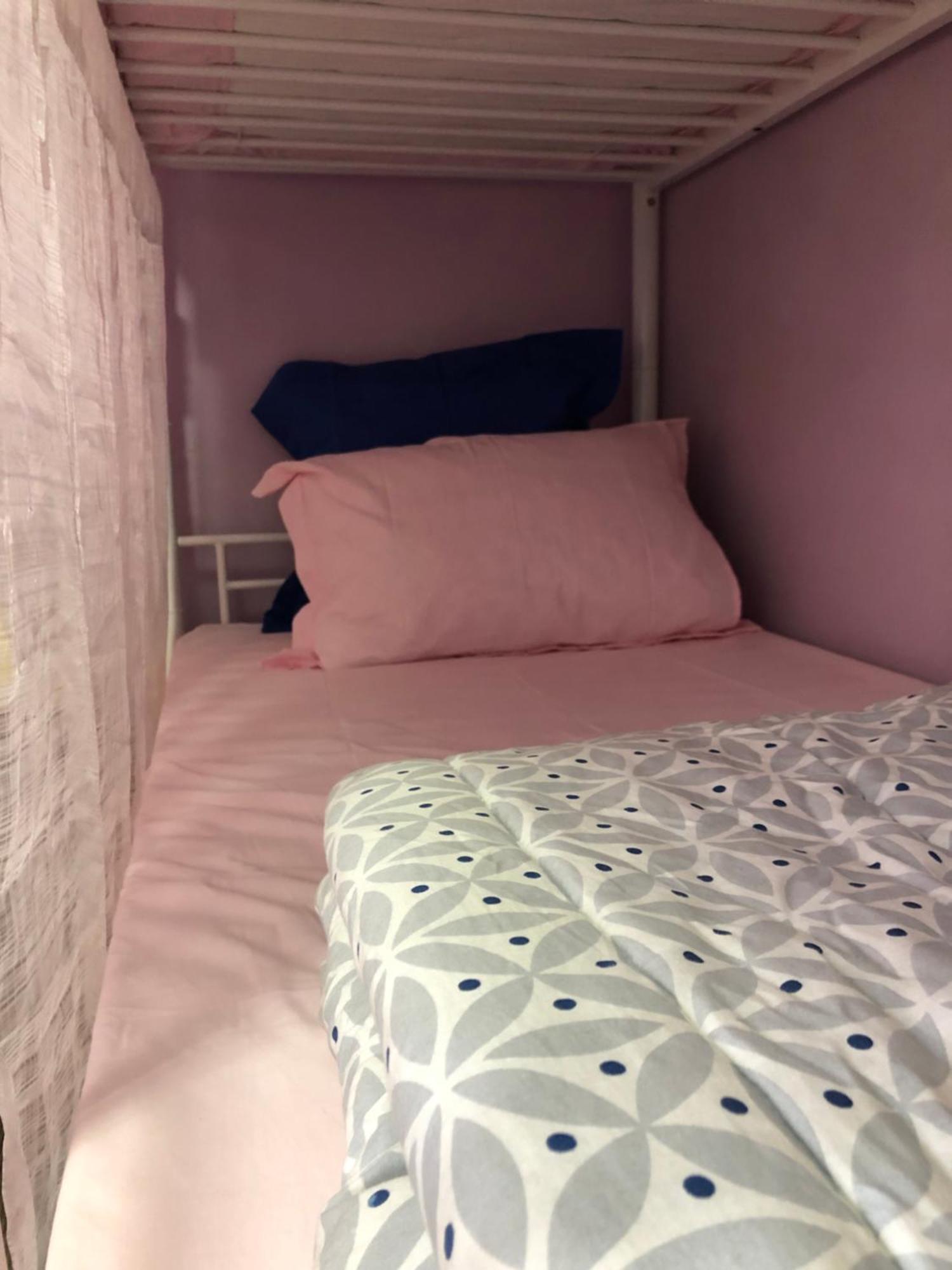 Female-Dortoir Femme -Dorm Shared Room Paris Бобини Екстериор снимка