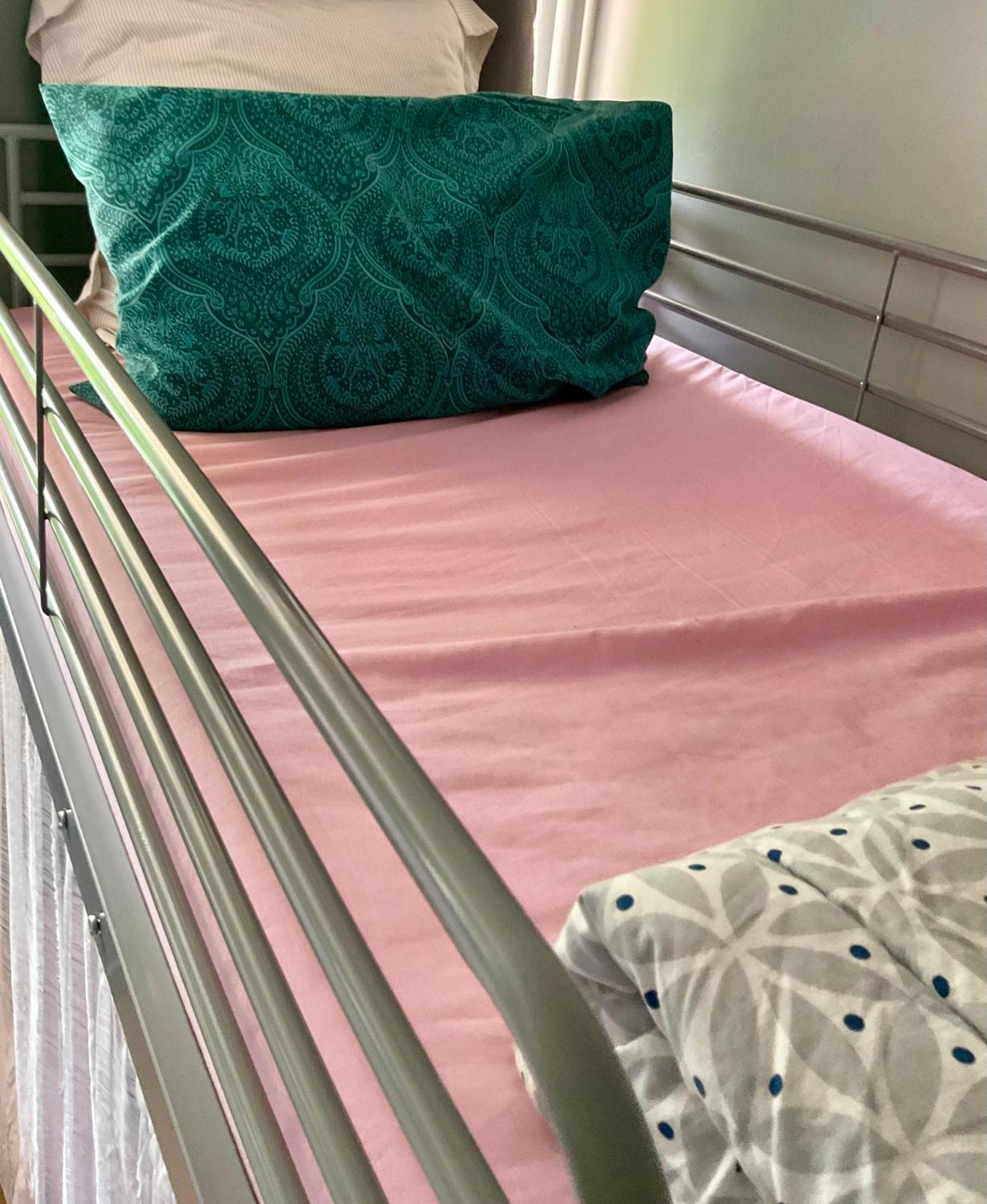 Female-Dortoir Femme -Dorm Shared Room Paris Бобини Екстериор снимка