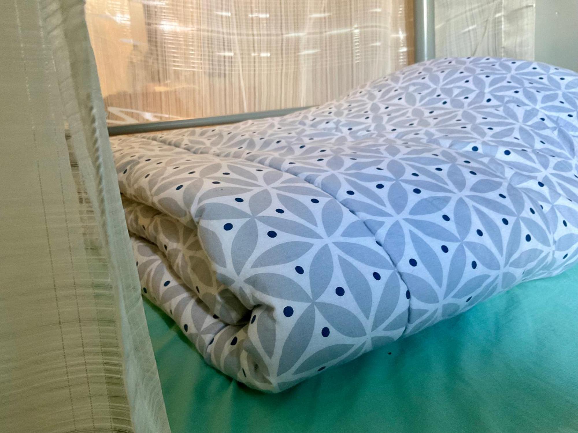 Female-Dortoir Femme -Dorm Shared Room Paris Бобини Екстериор снимка