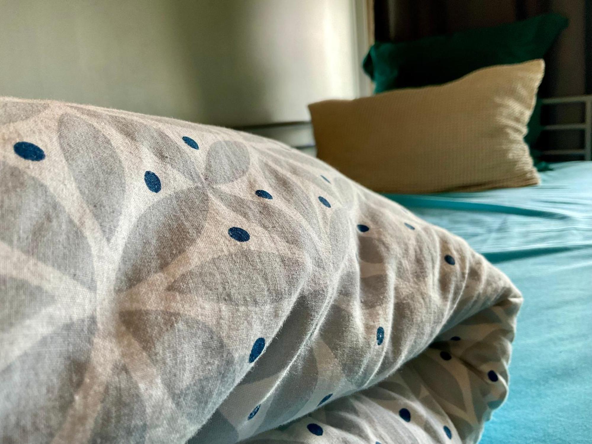 Female-Dortoir Femme -Dorm Shared Room Paris Бобини Екстериор снимка