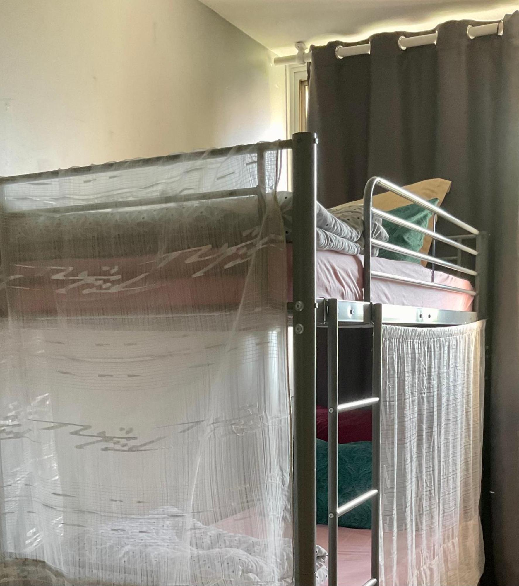 Female-Dortoir Femme -Dorm Shared Room Paris Бобини Екстериор снимка