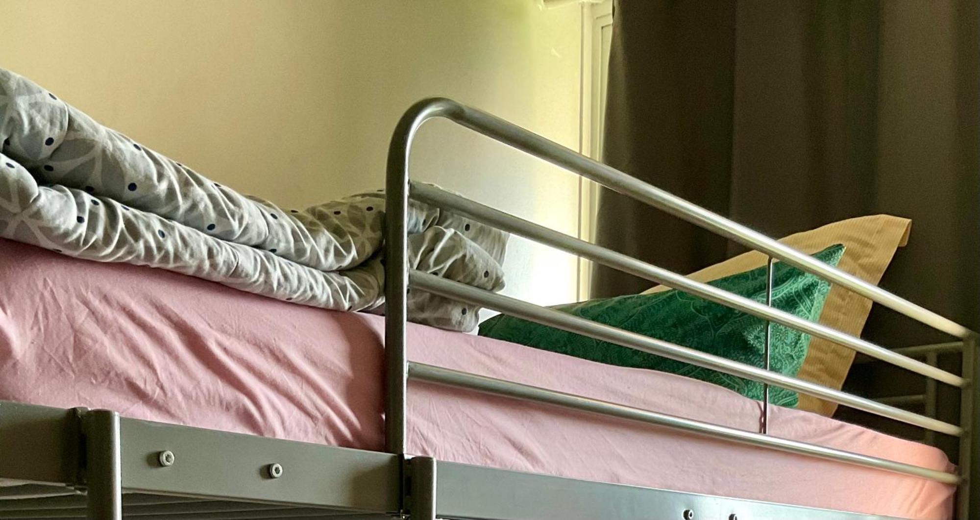 Female-Dortoir Femme -Dorm Shared Room Paris Бобини Екстериор снимка