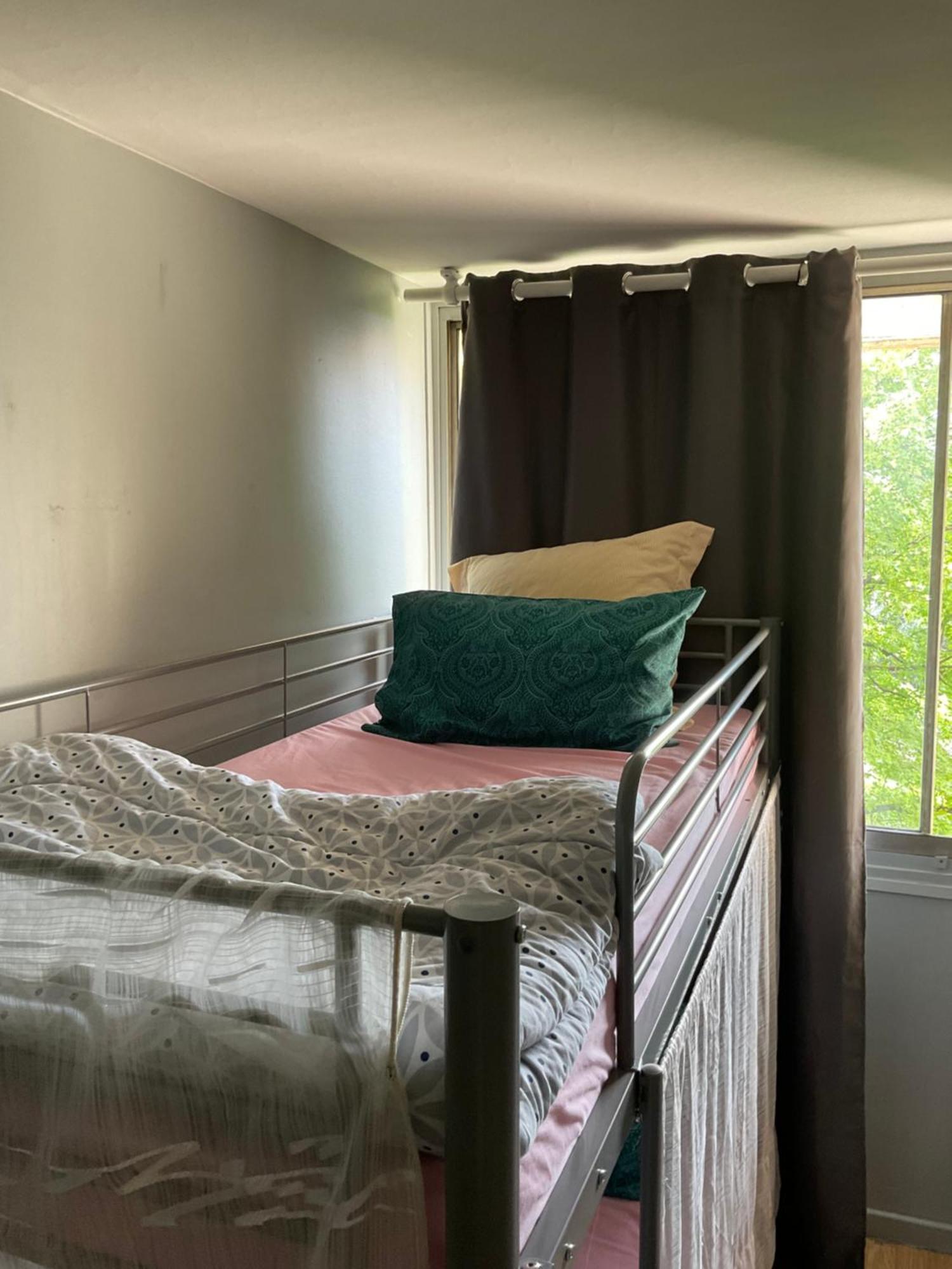 Female-Dortoir Femme -Dorm Shared Room Paris Бобини Екстериор снимка