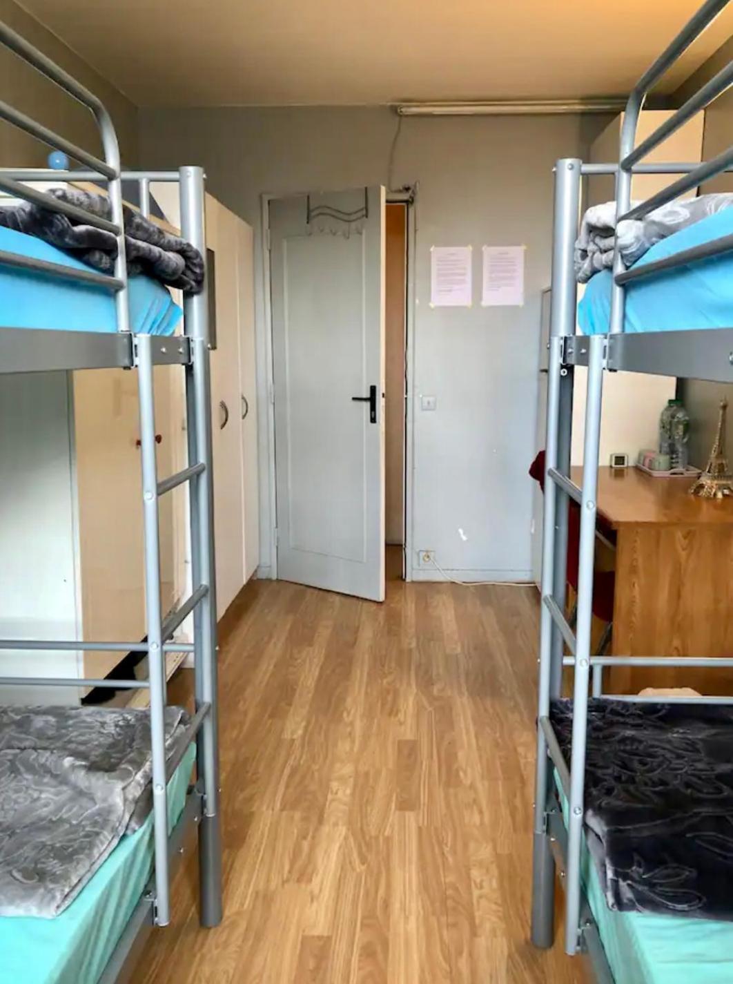 Female-Dortoir Femme -Dorm Shared Room Paris Бобини Екстериор снимка
